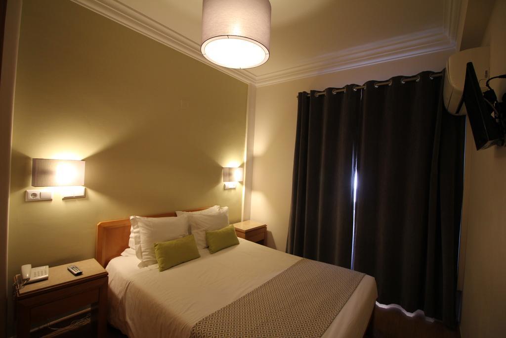 Imperador Hotel Lisbona Esterno foto