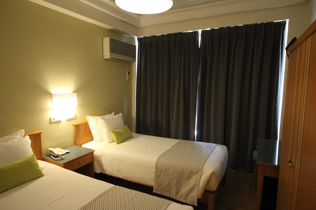 Imperador Hotel Lisbona Esterno foto