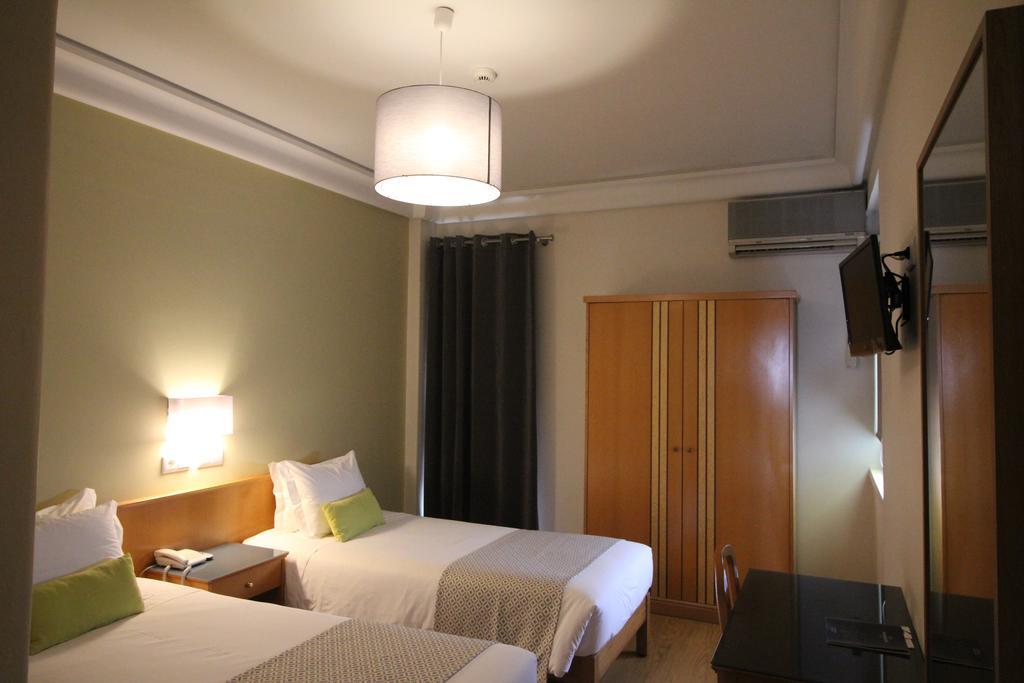 Imperador Hotel Lisbona Esterno foto