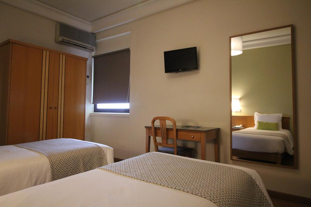 Imperador Hotel Lisbona Esterno foto